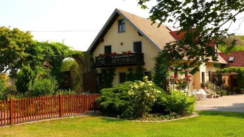 Sulzfeld Apartment | Ferienwohnungen Lindleshof