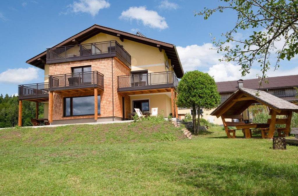 Weyregg am Attersee Bed & Breakfast | Ferienwohnungen Schöbringer