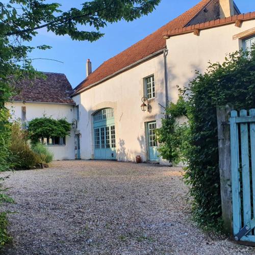 Saint-Amand-en-Puisaye Bed & Breakfast | Ferme équestre & Chambres d'hôtes Gateau Stables proche Guédelon