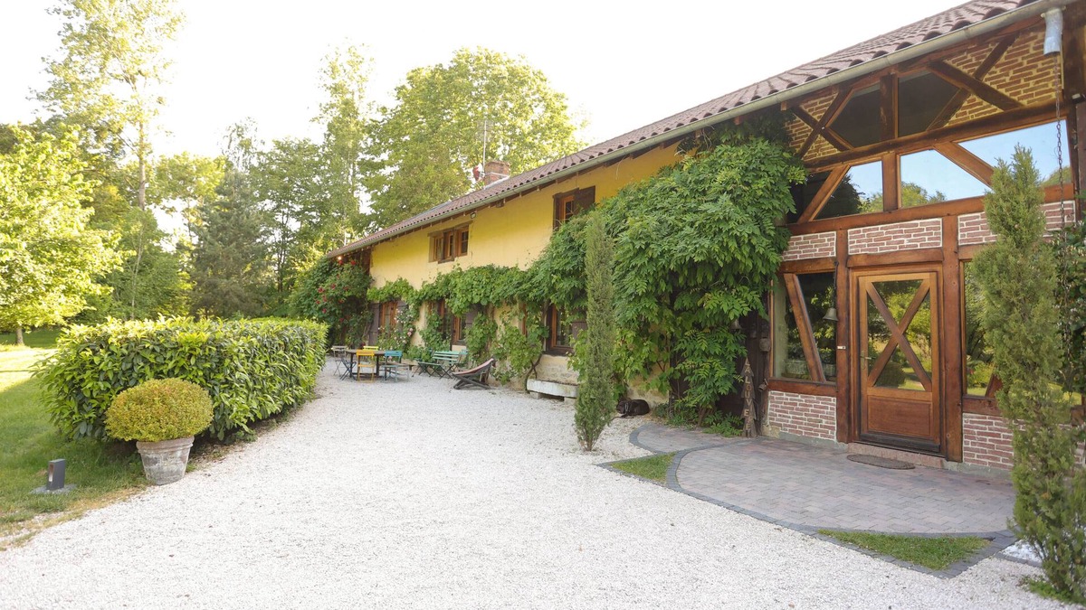 Foissiat House | FERME BRESSANE sleeps 12 in the countryside, 5 bedrooms, 4 bathrooms