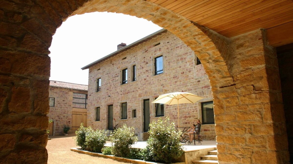 Poleymieux-au-Mont-d'Or House | Ferme de la Glande -Belemnites