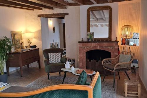 Druyes-les-Belles-Fontaines House | Ferme du 17ème siècle et jardin