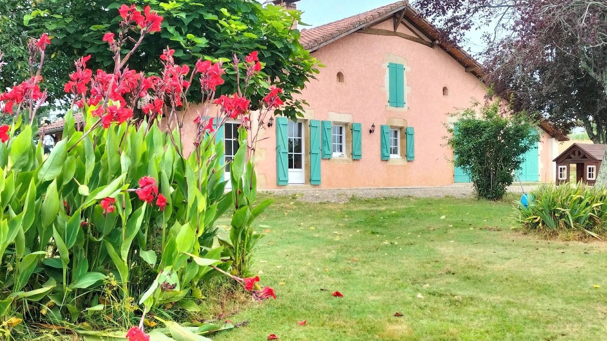 Larbey House | Ferme Rénovée Tout Confort à la Campagne