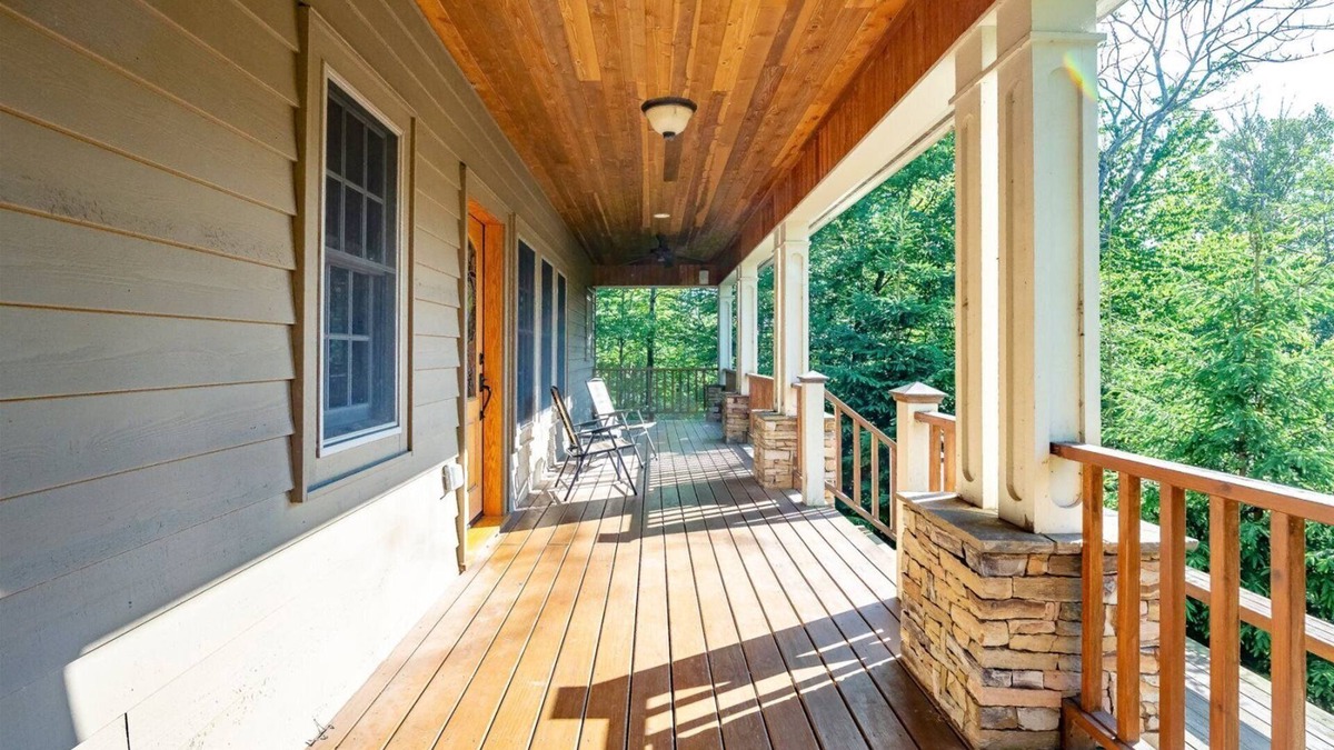 Old Timberline House | Fern Brook - 336 Fern Lane Fern Brook - Air Conditioning, Lake Access, Chimenea, Hot Tub