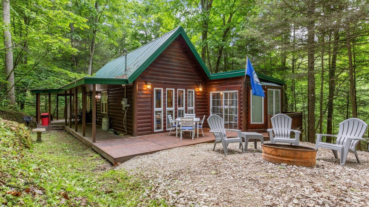 Saint Helens Cabin | Fern Gulley Cabin with Hot Tub, Pet Friendly, near DBBB/Hollerwood