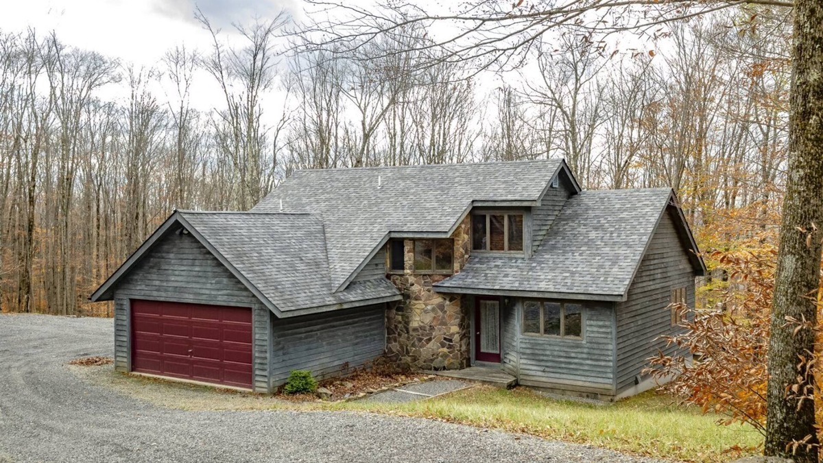 Old Timberline House | Fern Hollow - 557 Fern LanennFern Hollow - Hot Tub, Wood Fireplace, Dog Friendly