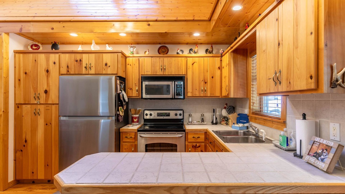 Piney Creek House | Fern Hollow - river access, privacy, pet friendly