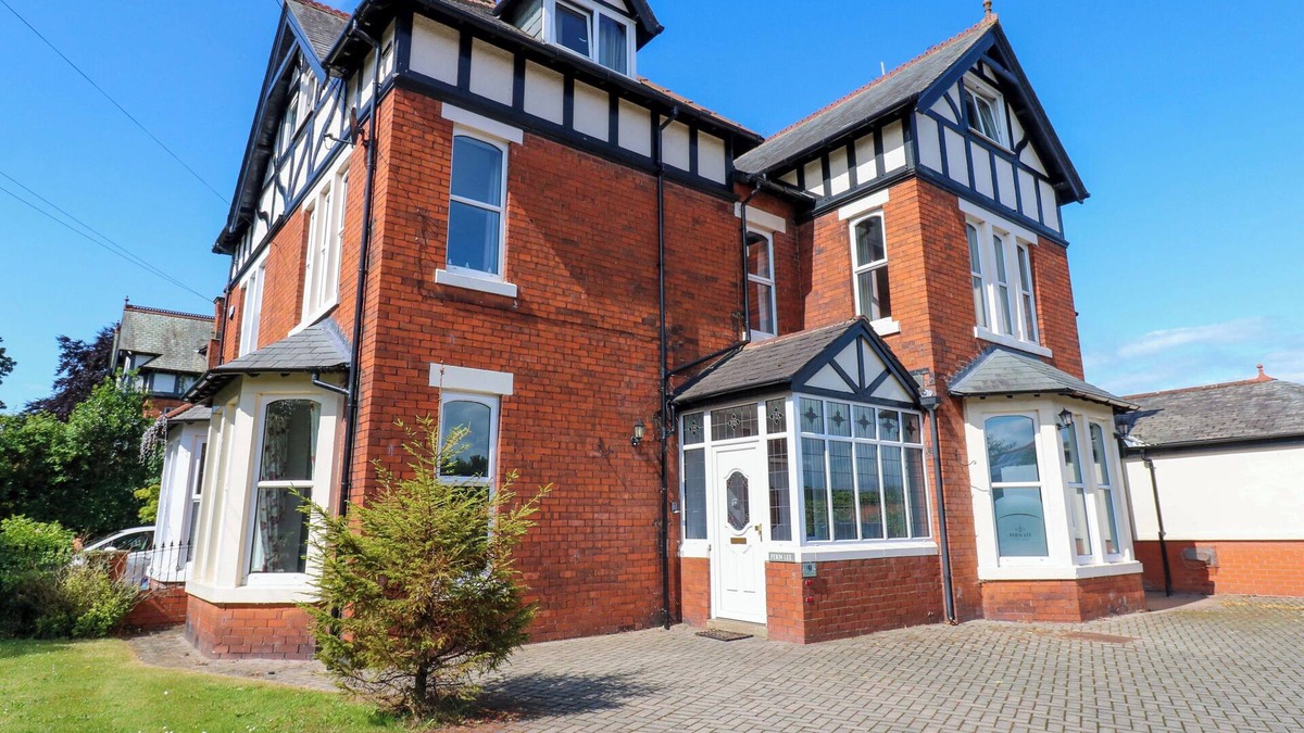 Carlisle Cottage | FERN LEE, pet friendly, with hot tub in Carlisle