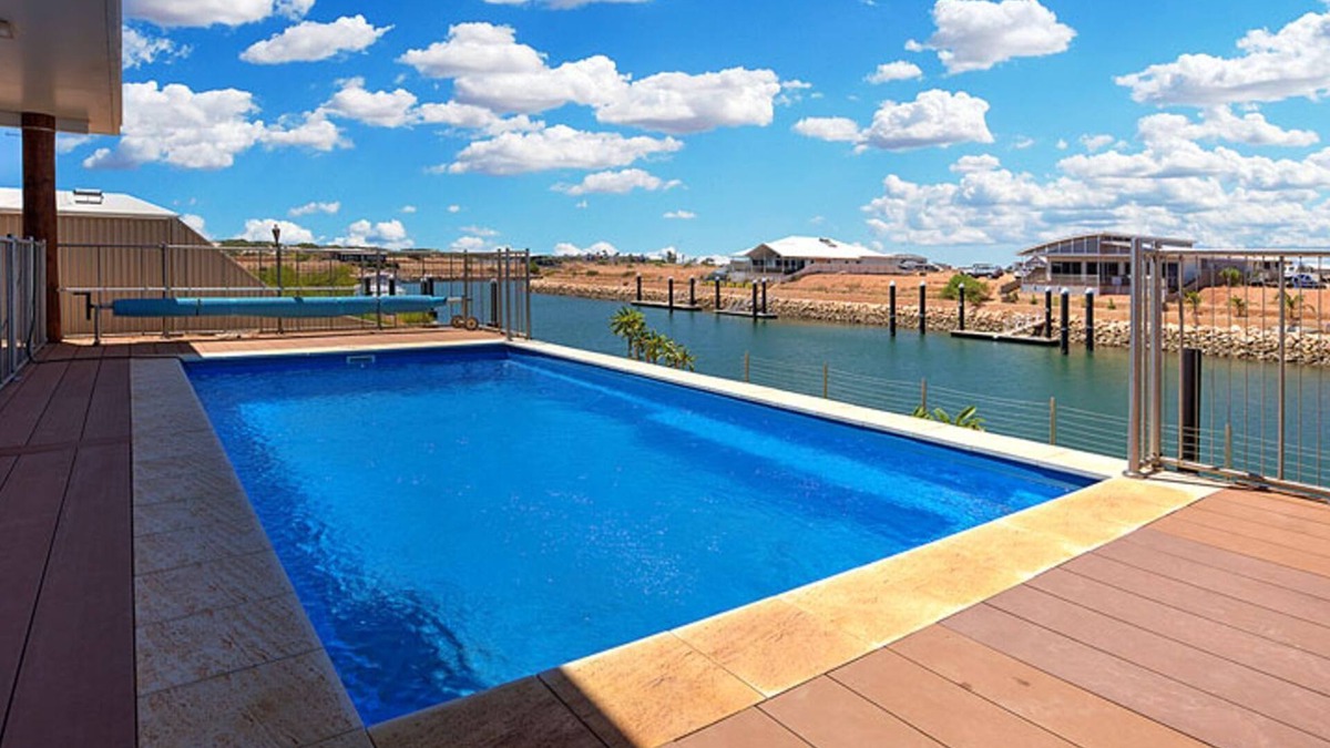 Exmouth House | Fern - Loaded with extras like swimming pool, free Wifi and Foxtel.