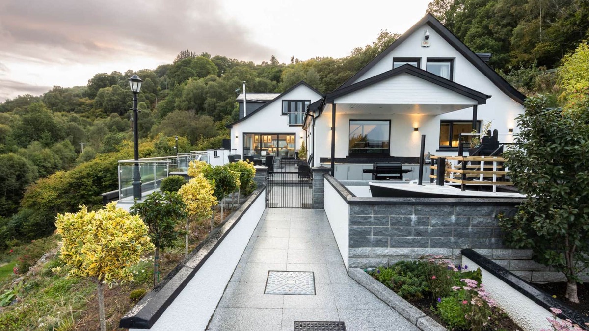 Inverness House | Fern View House overlooking Loch Ness
