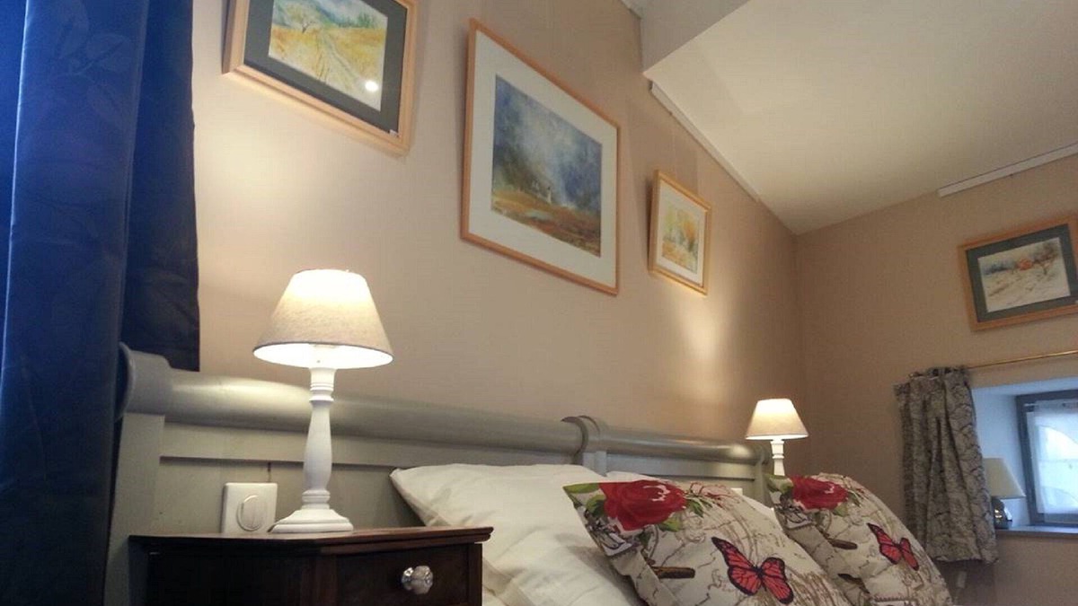 Saint-Haon-le-Chatel House | FERNANDE room of the Saint Jacques relay