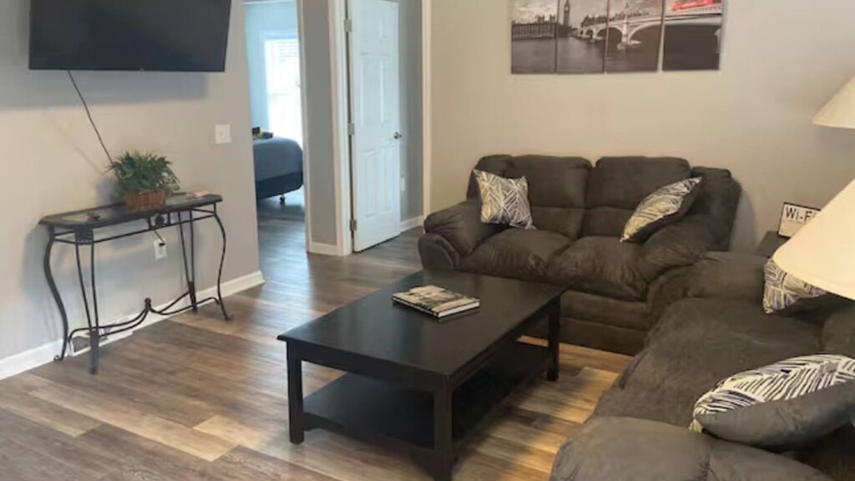 Ferndale Apartment | Ferndale Fashion Getaway 2-bedroom apartment