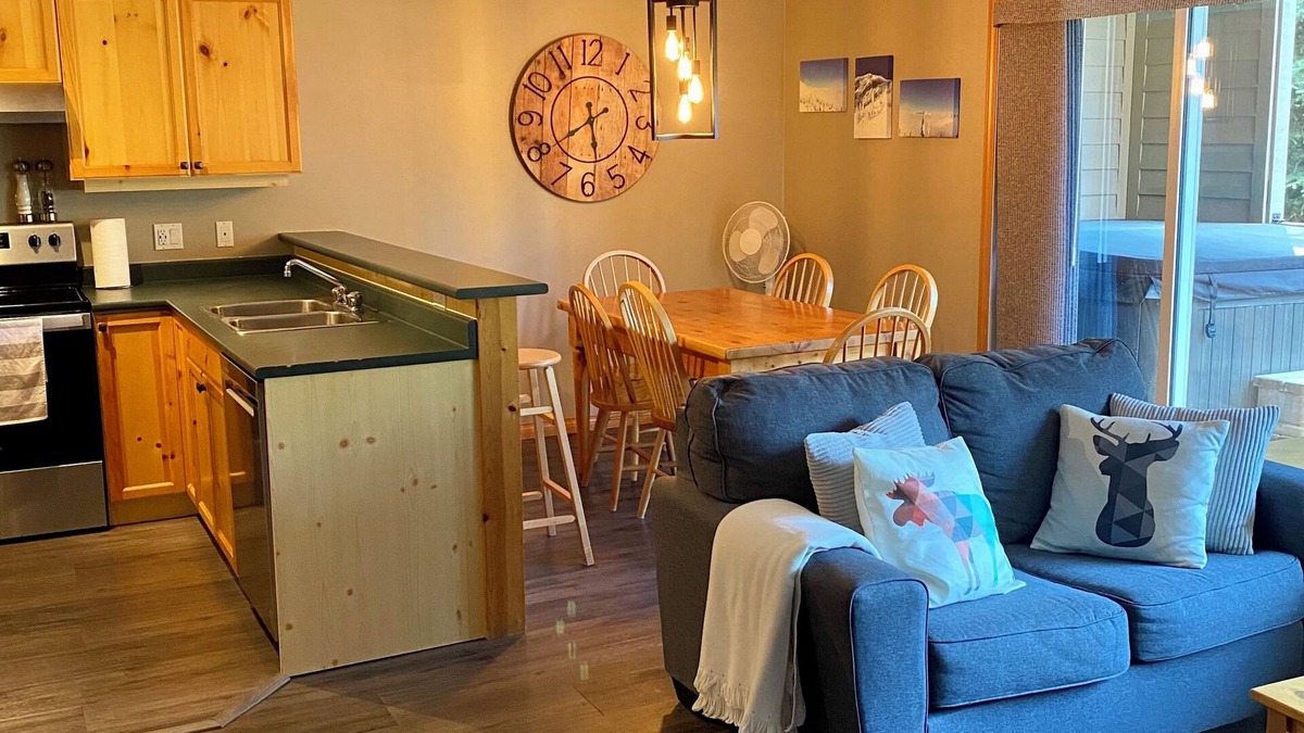 East Kootenay Condo | Fernie Ski-In Condo, 2 bed, 2 bath, with private hot tub and BBQ.