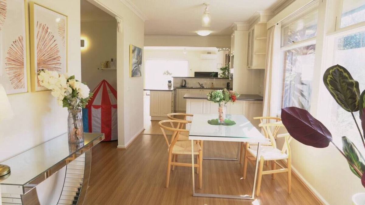 Ferntree Gully House | Ferntree Gully 5BRM Family Home Free Parking Wifi