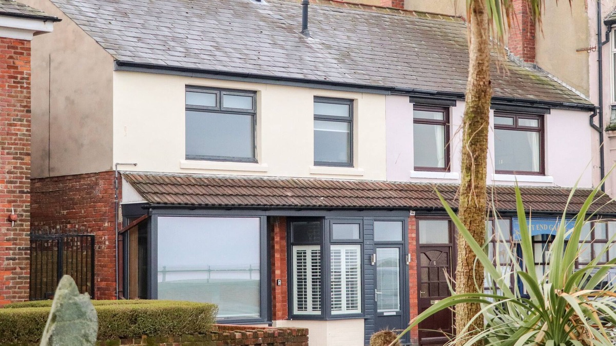 Knott End-on-Sea Cottage | FERRY VIEW, pet friendly in Knott End-On-Sea