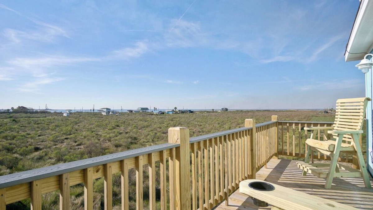 Gilchrist House | Fetching, cozy home. Sleeps 4! Pet & kid friendly!