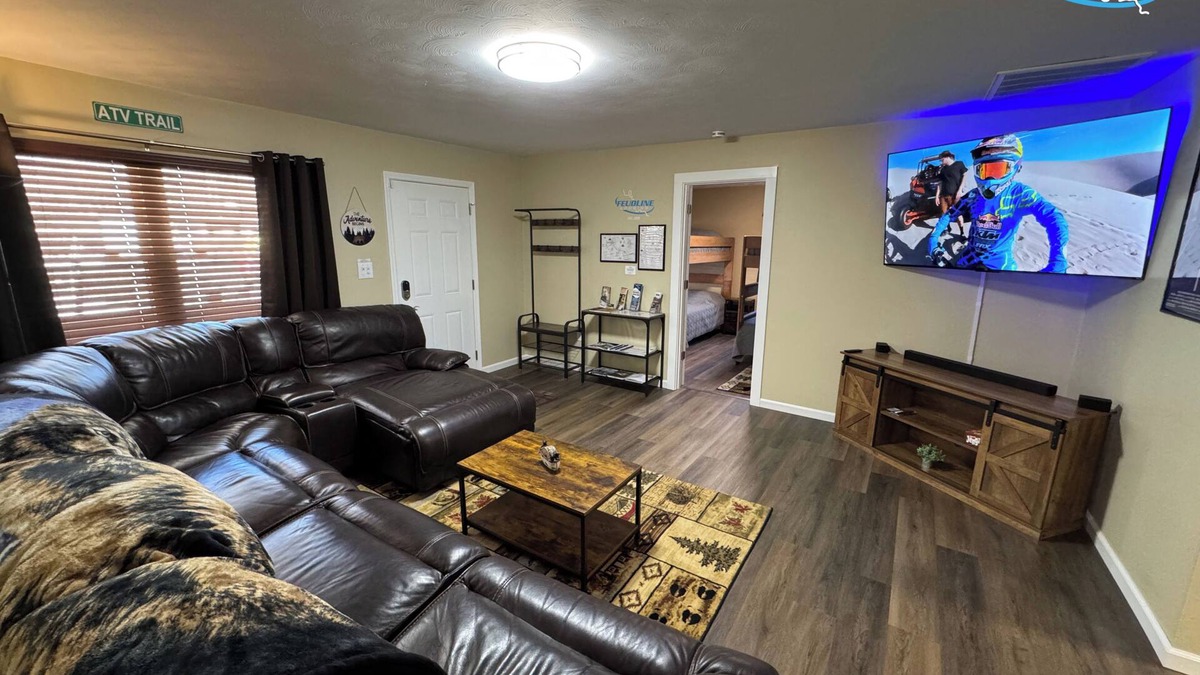 Matewan House | FeudLine Lodging - Hatfield-McCoy - Downtown Matewan - Large Groups