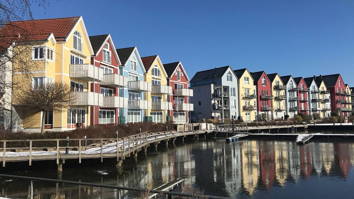 Steinbeckervorstadt Apartment | FEWO directly at the marina with view of the old town, up to 6 pers. Pets welcome