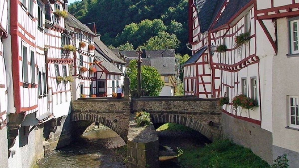 Kottenheim Apartment | Fewo Gabriele - Dream trails Eifel, Monreal, Laacher See, Burg Eltz, Rhine & Moselle