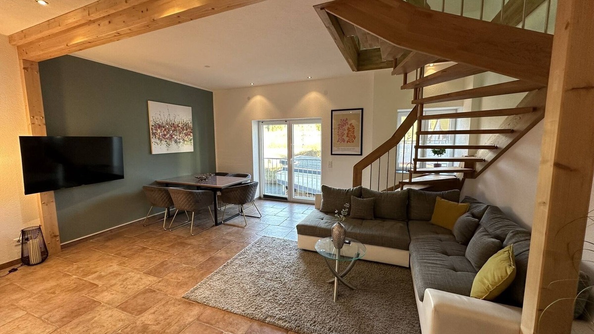 Donaueschingen Apartment | Fewo Sternen Plus - Hochwertige Maisonette Wohnung in Aufen -