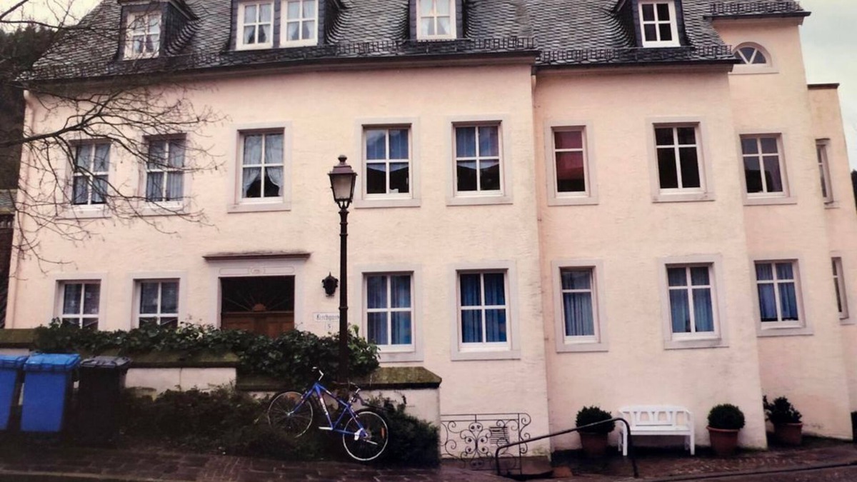 Neuerburg Apartment | Fewo Südeifel - 2-bed vacation apartment, shower/WC up to 4 pers.