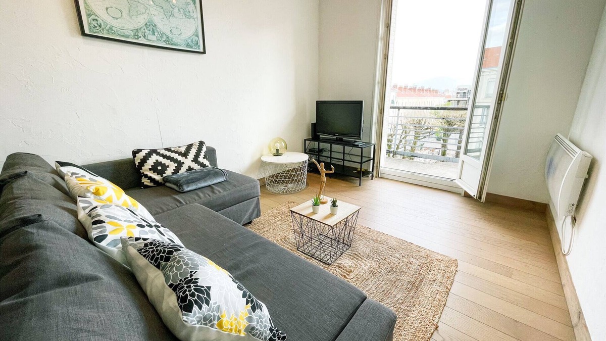 Quartier Chorier-Berriat Apartment | #FF | Pretty light in Grenoble ☀ | T2