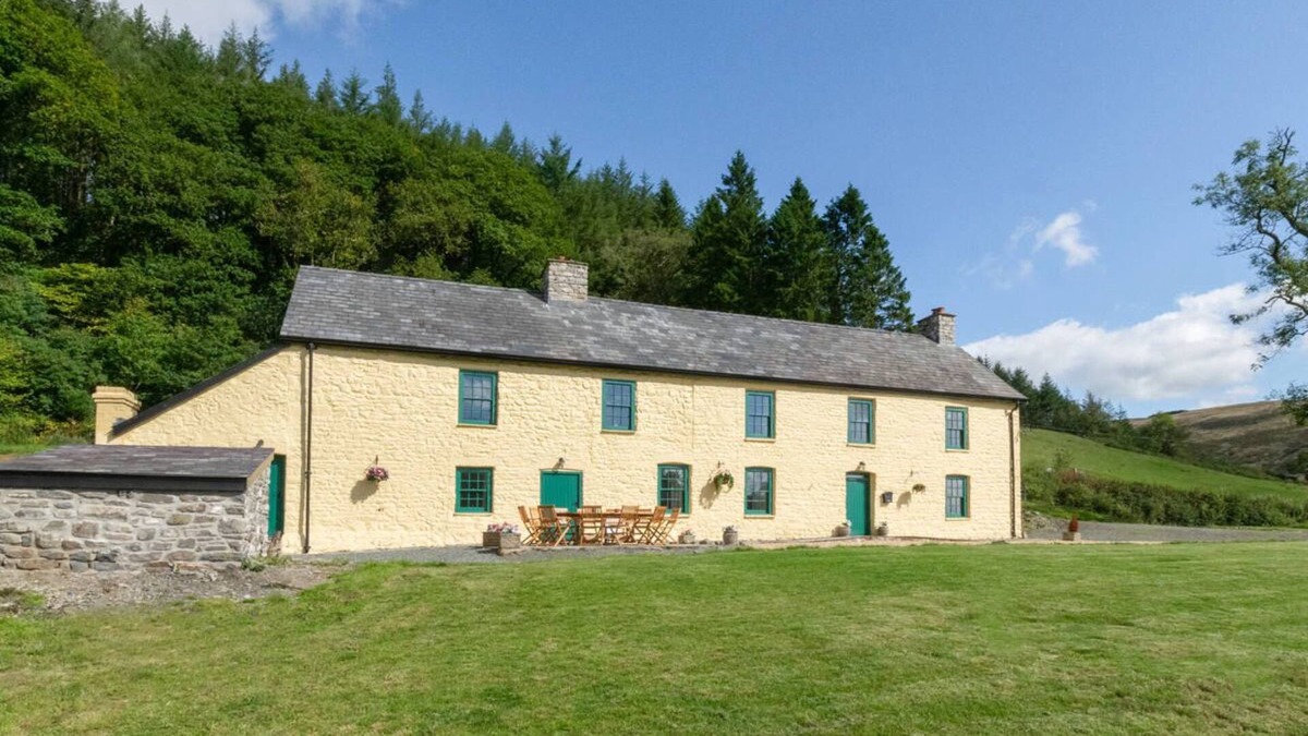 Llanwrtyd Wells House | Ffermdy Llanwrtyd in Llanwrtyd Wells
