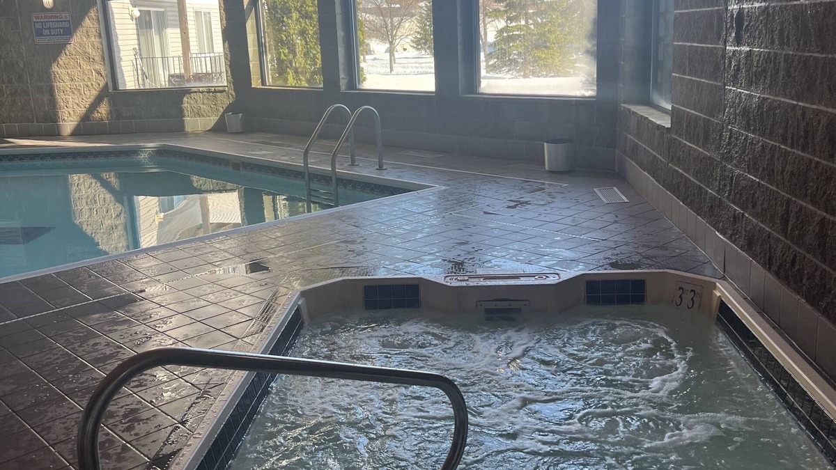 Fargo Apartment | Fgo apt NEXT to hospital! Cute cozy underground parking