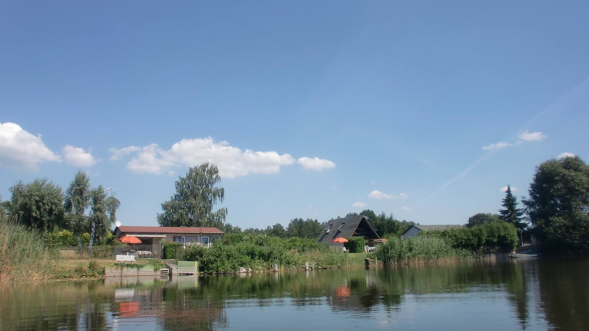 Brandenburg an der Havel House | FH right on the water - beaver