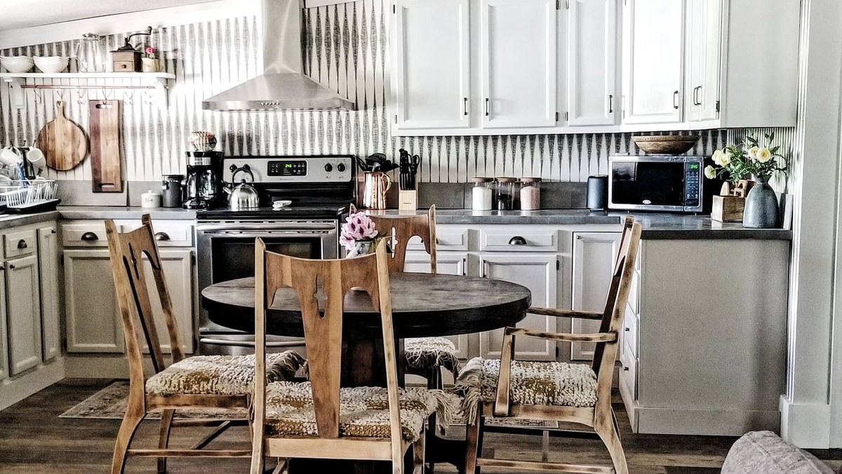 Glade Spring Apartment | FIDDLEHEAD LOFT🌿 Peaceful & charming space 1.4 miles from I-81, Exit 29.