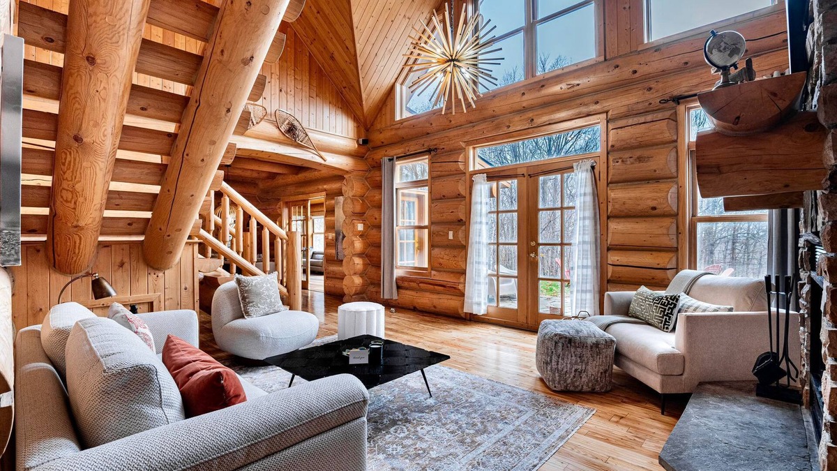 Fiddler Lake Resort House | Fiddler Lake Resort Chalet + Private Jacuzzi