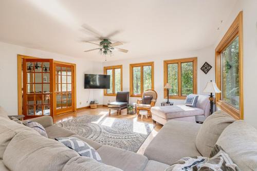Murphysboro House | Fiddler on the Ridge-Woods, Wine and Wellness