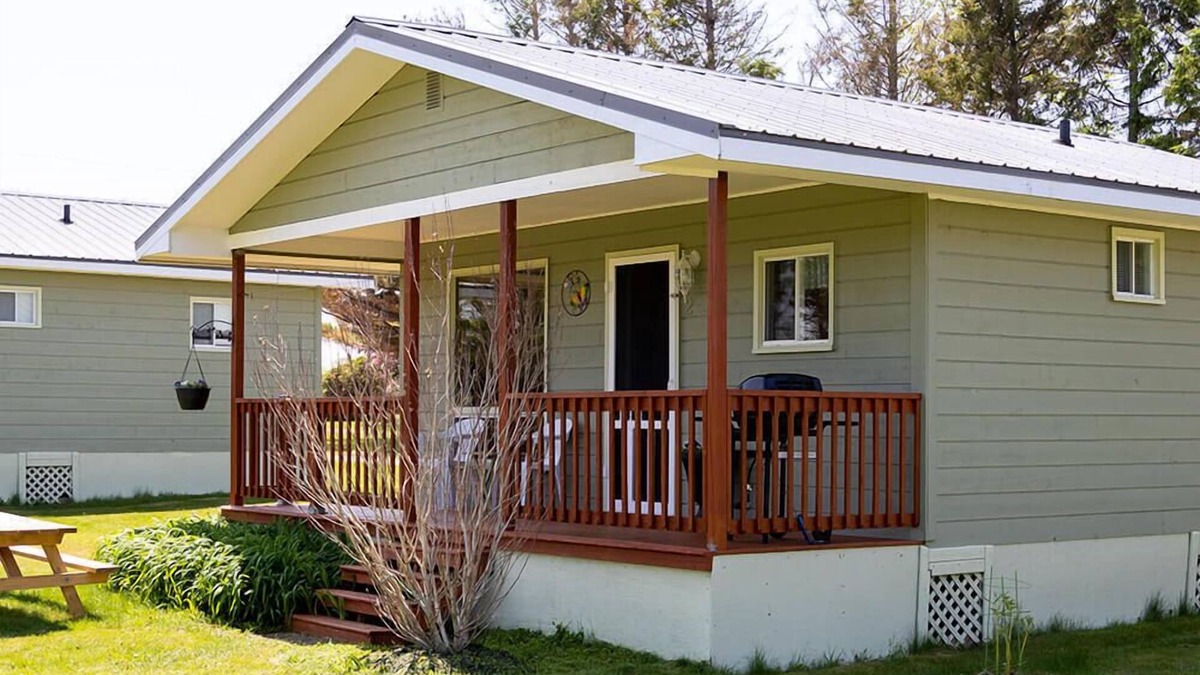 Brackley Beach Ski Chalet | Fiddlers Green Country Cottages