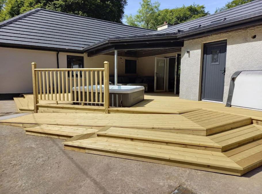 Enniskillen Villa | Fiddlestone Lodge in Castle Caldwell Forest