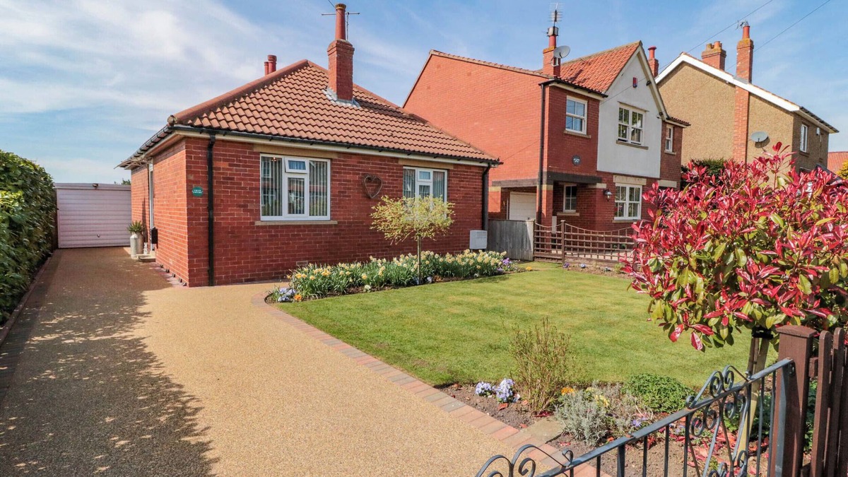 Kirkbymoorside Cottage | FIELD COTTAGE, family friendly, with a garden in Kirkbymoorside