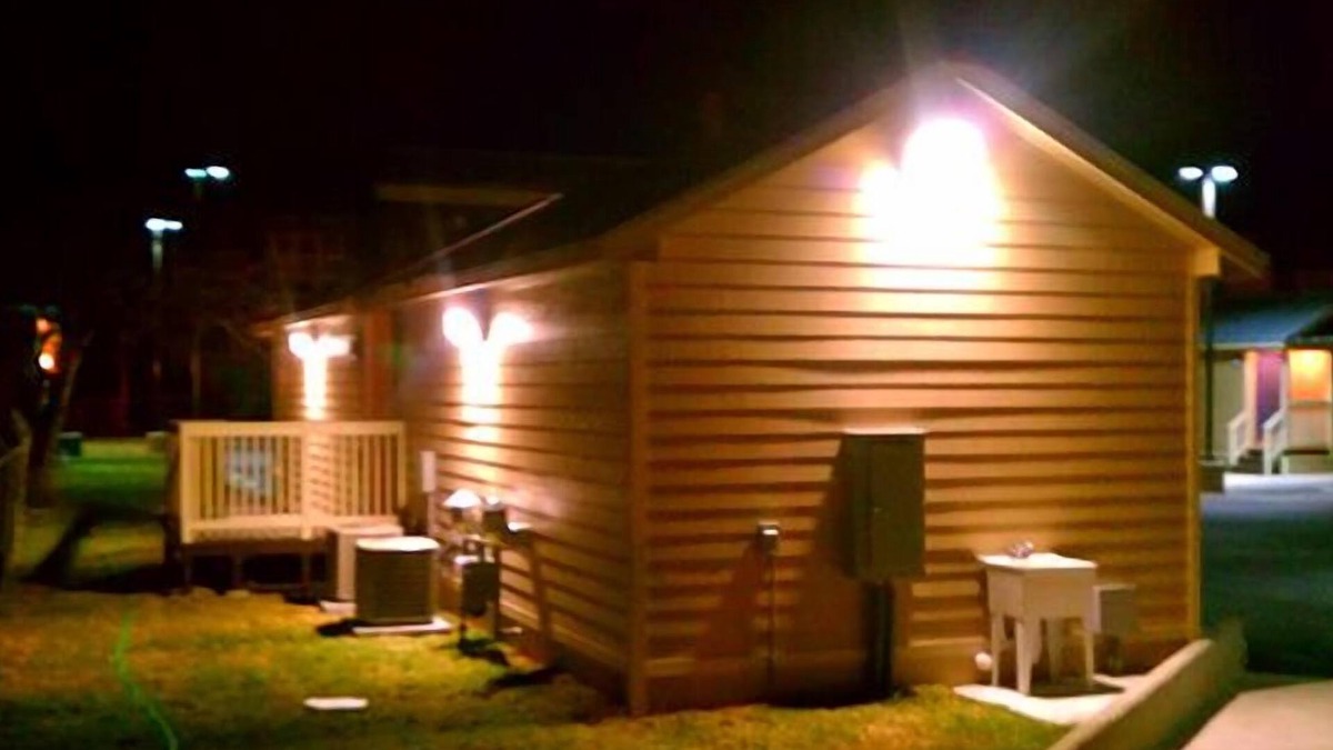Kenedy Hotel | FieldHouse Inn