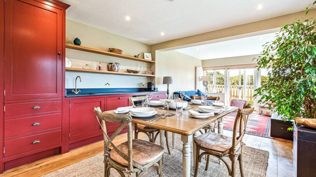 Maidensgrove House | Fieldview Cottage with parking