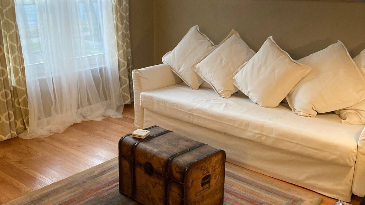 St. Louis Hills House | FIFTIES CLASSIC: cozy, convenient, comfortable