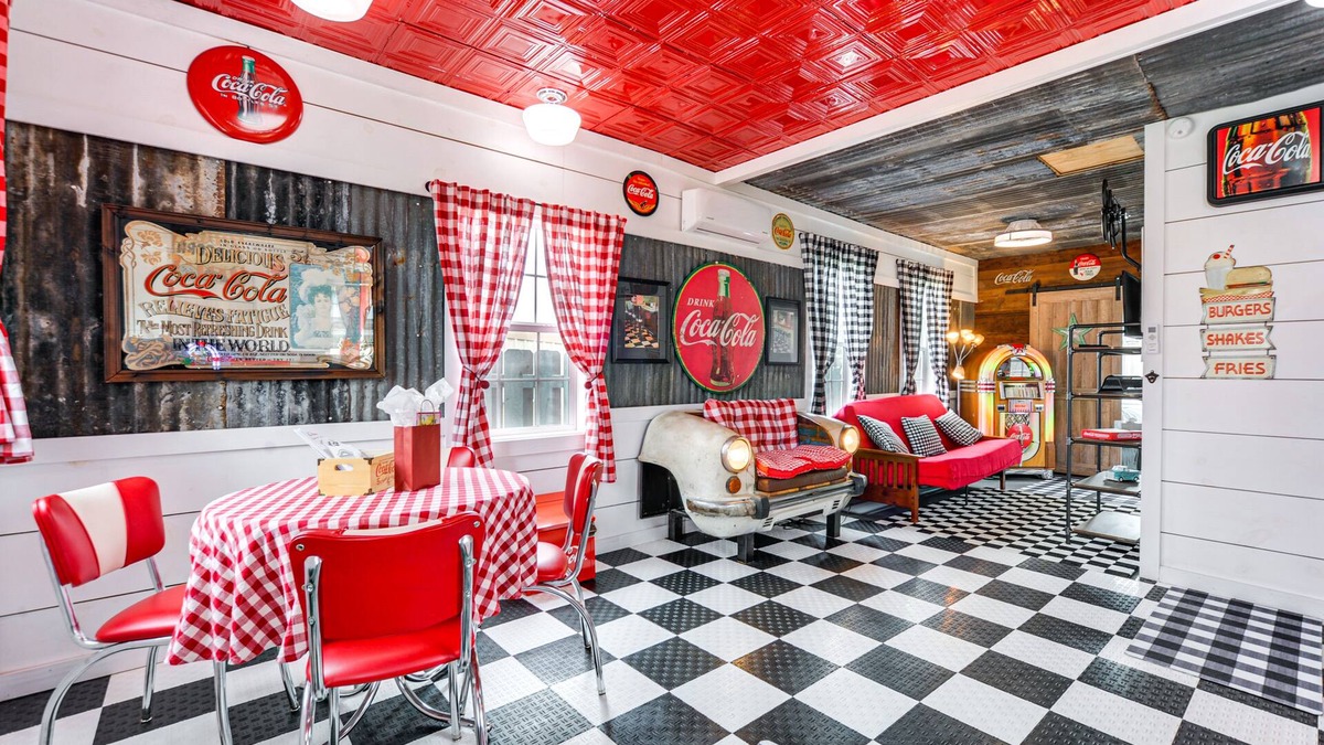 Llano House | Fifties Diner-Style Llano Home w/Shared Fire Pit