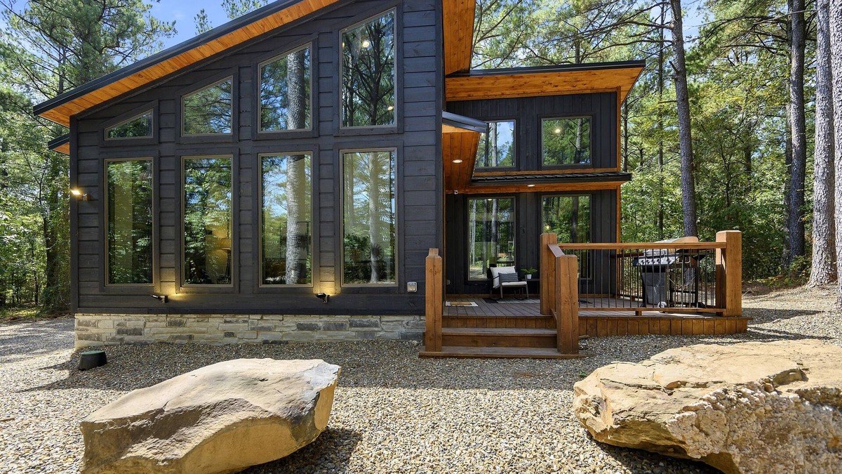 Pickens Cabin | Fifty Pines Luxury Cabin w/Hot Tub | Romantic Getaway | Broken Bow | Hochatown