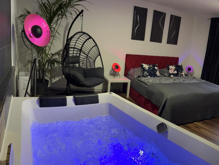 Jihlava Apartment | FiftyShades Apartmán s vířivkou
