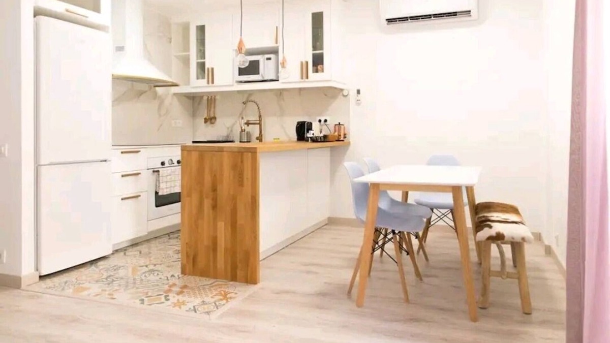 Figueres Apartment | Figueres Center A 4-minute walk from the Dalí Museum! Spirals Stairs Duplex terrace