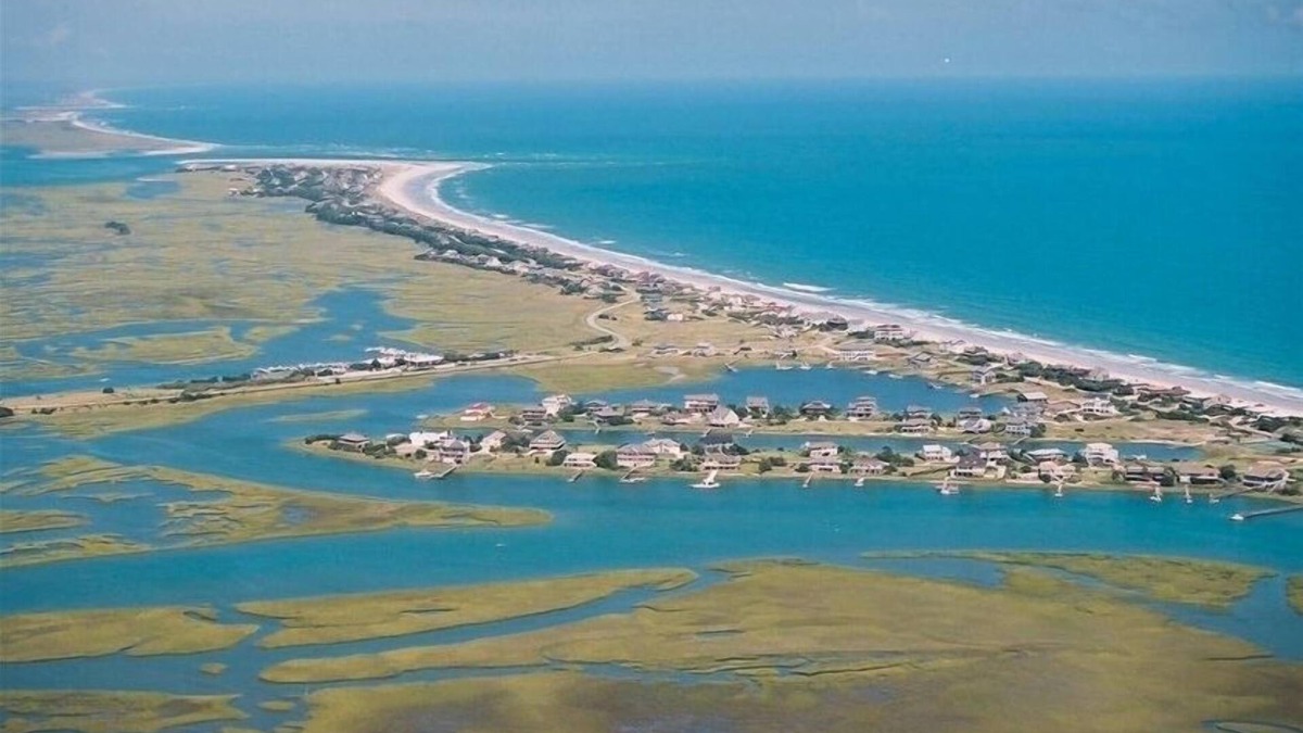 Wilmington House | Figure Eight Island/Gorgeous Sunsets Overlooking Sound With Deep Water Dock