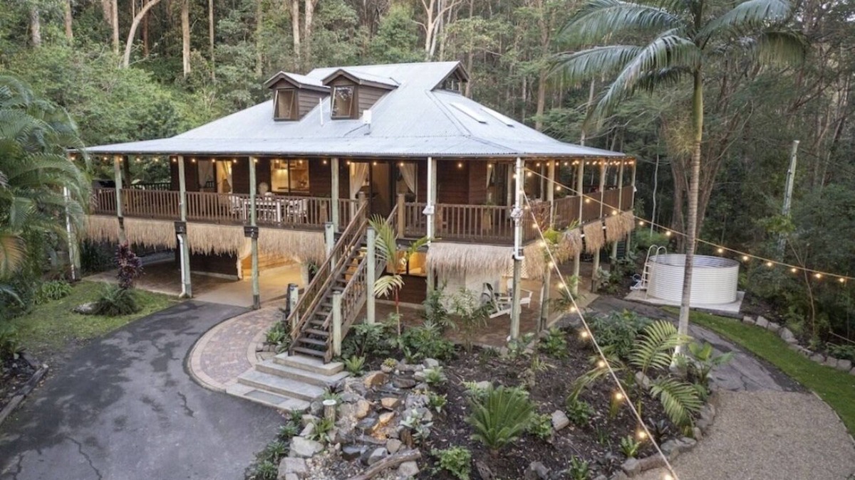 Ninderry House | Fijian Hinterland Retreat - sauna, heated pool, 15mins to beach!