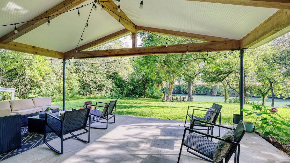 Seguin House | Fika on The Guadalupe- a charming RIVERFRONT retreat that sleeps 13.
