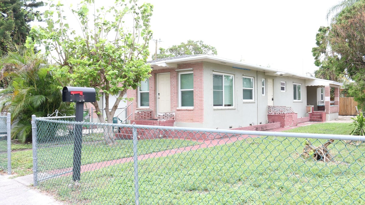 Little Ranches Apartment | Fillmore Suite A: Spacious/Laundry/2br/Gourmet Kitchen/Wi-Fi/OLED 55" TV