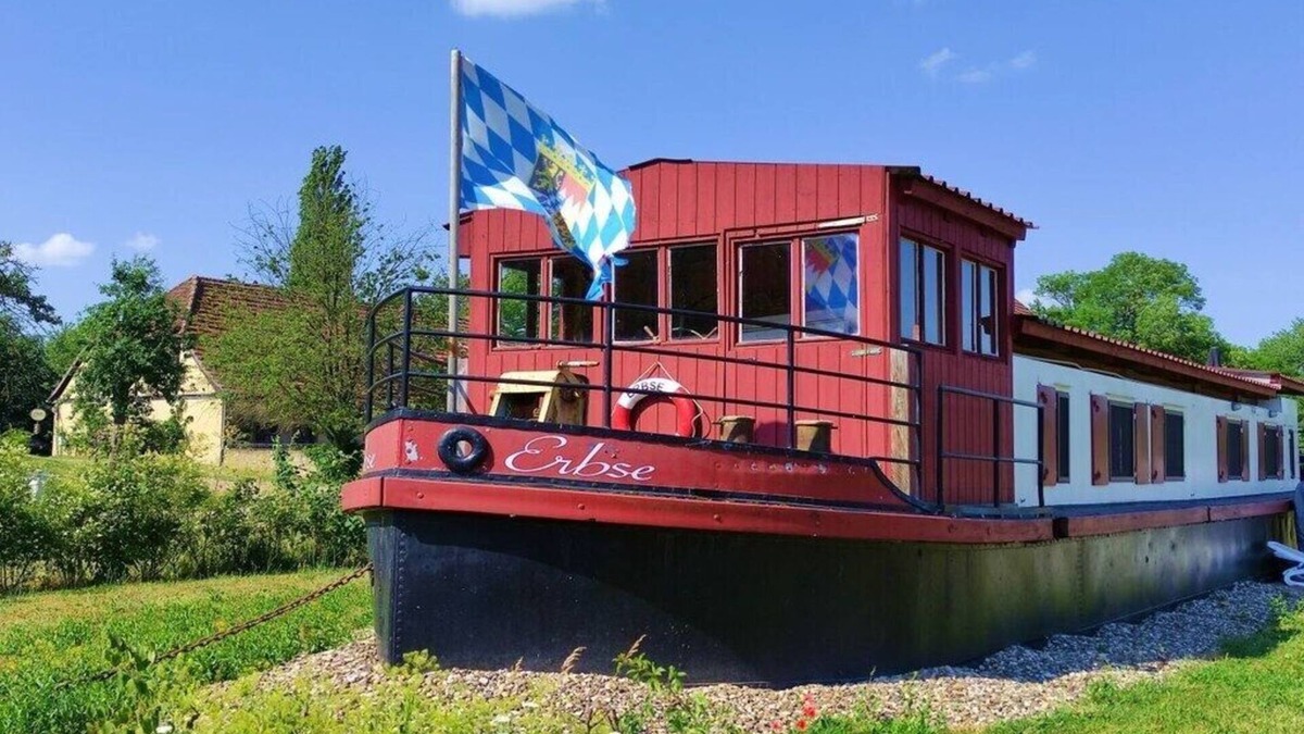Wiesentheid House | Filmschip "Erbse" - buitengewoon woonboot op het land