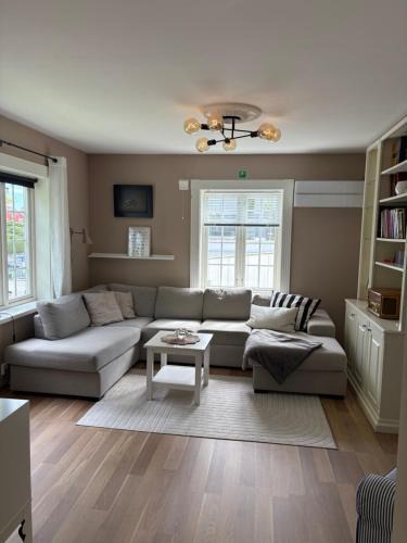 Arendal Apartment | Fin leilighet, sentralt og sjønært,med parkering