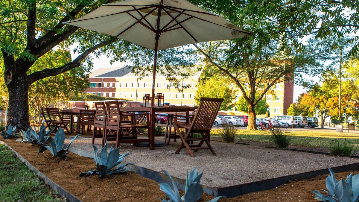 Waco Condo | Finally a better way to visit Waco! Minutes from Magnolia Market/McLane