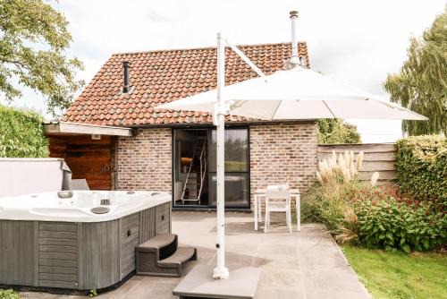 Oostkamp House | Finca Feliz with private jacuzzi & sauna
